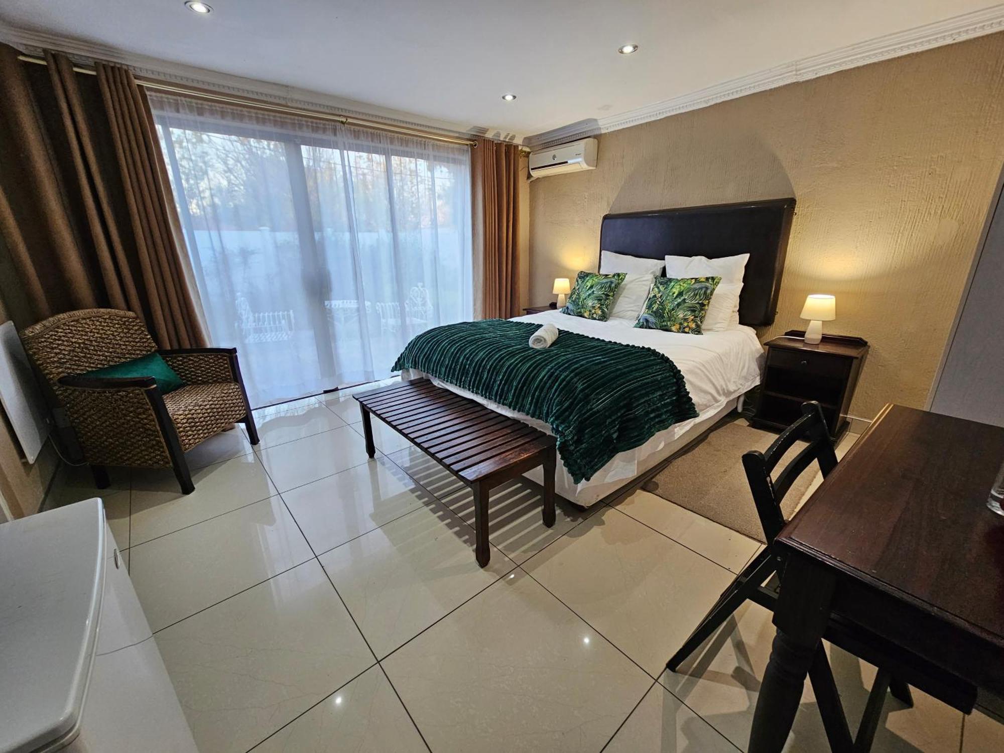 Bettie'S Luxury Lodge Kroonstad Exterior photo